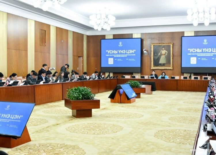 “Усны үнэ цэн” сэдэвт хэлэлцүүлгээр Усны тухай хуулийн шинэчилсэн найруулгын төслийг танилцуулан олон нийтийн саналыг сонслоо