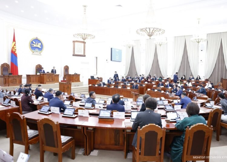 Монгол Улсын 2025 оны нэгдсэн төсвийн гүйцэтгэл, Засгийн газрын санхүүгийн нэгтгэсэн тайлангийн нэг дэх хэлэлцүүлгийг хийлээ