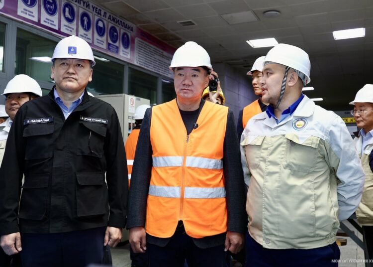 УИХ-ын дарга С.Бямбацогт “ДЦС-3” ТӨХК-д гарсан ослын нөхөн сэргээлт, өргөтгөл шинэчлэл, өвөлжилтийн бэлтгэл ажилтай танилцлаа