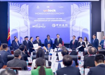 “UNLOCK THE MONGOLIAN ECONOMY” ХУРАЛДААНЫ ҮЕЭР 545 САЯ АМ.ДОЛЛАРЫН ХӨРӨНГӨ ОРУУЛАЛТЫН ГЭРЭЭ, САНАМЖ БИЧГҮҮДЭД ГАРЫН ҮСЭГ ЗУРАВ