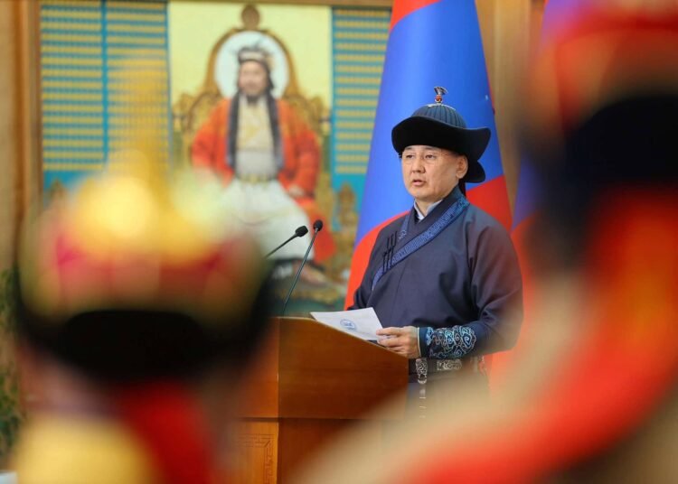 “Дэлхийн адууны өдөр”-ийн уралдаанд уясан хүлэг нь түрүүлж, айрагдсан уяачдыг шагналаа
