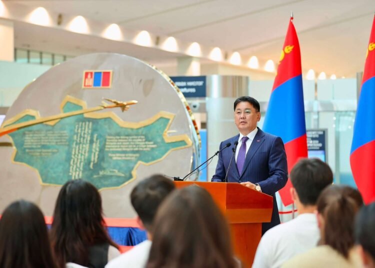 “Ерөнхийлөгчийн илгээлт-2100” тэтгэлэгт хөтөлбөрийн 300 оюутан гадаад улсыг зорилоо