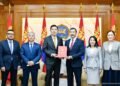 Монгол Улсын 2026 оны төсвийн тодотгол болон нэгдсэн төсвийн 2026 оны төсвийн хүрээний мэдэгдэлд өөрчлөлт оруулах тухай хуулийн төслүүдийг өргөн мэдүүллээ
