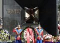 Улсын Их Хурлын гишүүд улс төрийн хилс хэрэгт хэлмэгдэгсдийн дурсгалыг хүндэтгэж цэцэг өргөв
