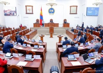 Монгол Улсын 2026 оны төсвийн тухай хуульд өөрчлөлт оруулах тухай хуулийн төслийг гурав дахь хэлэлцүүлэгт шилжүүлж, ээлжит бус чуулган өндөрлөлөө