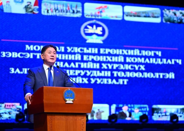 Ерөнхийлөгч У.Хүрэлсүх төрийн цэргийн болон хууль сахиулах байгууллагын залуу офицеруудтай уулзлаа