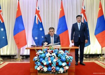 Австралийн Холбооны Улсын парламентын Төлөөлөгчдийн танхимын дарга Милтон Дик Хүндэт зочны дэвтэрт гарын үсэг зурлаа
