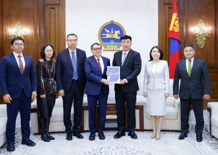 “Төрөөс мөнгөний бодлогын талаар 2027 онд баримтлах үндсэн чиглэл батлах тухай” УИХ-ын тогтоолын төсөл өргөн мэдүүлэв