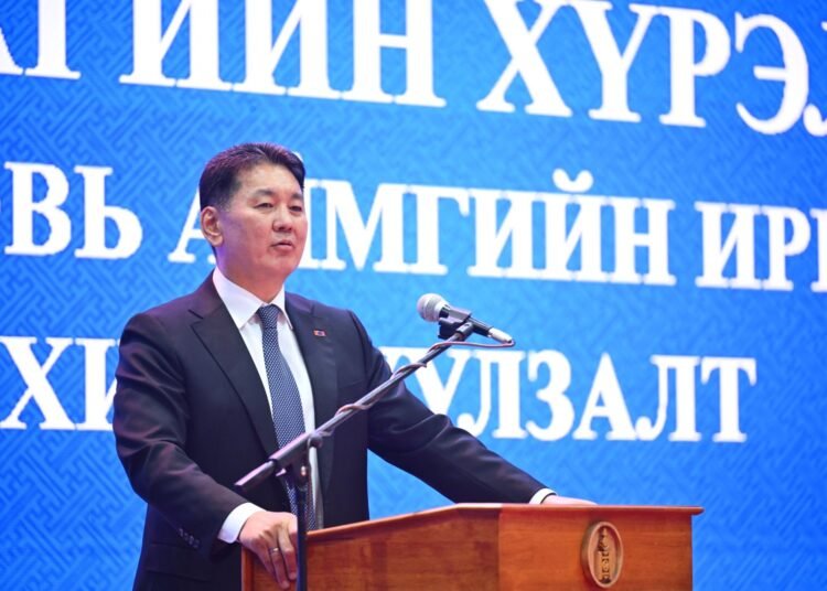 Ерөнхийлөгч У.Хүрэлсүх Дорноговь аймгийн иргэдтэй уулзав