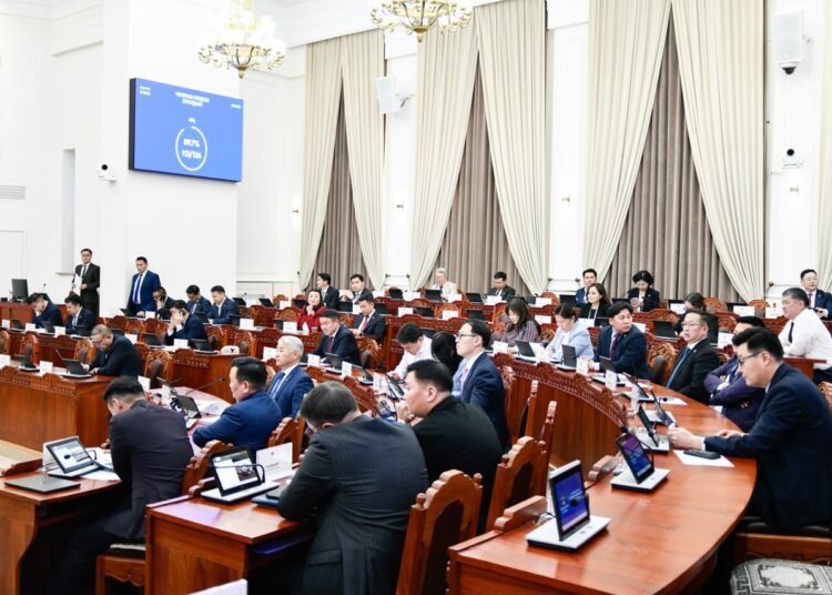 Монгол Улсын 2026 оны төсвийн тухай хуульд өөрчлөлт оруулах тухай хуулийн төслүүдийн дөрөв дэх хэлэлцүүлгийг явууллаа