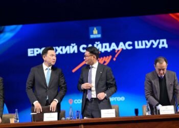 Ерөнхий сайд Н.Учрал, нийслэлийн Засаг дарга Б.Пүрэвдагва нар Сүхбаатар дүүргийн иргэдтэй уулзлаа
